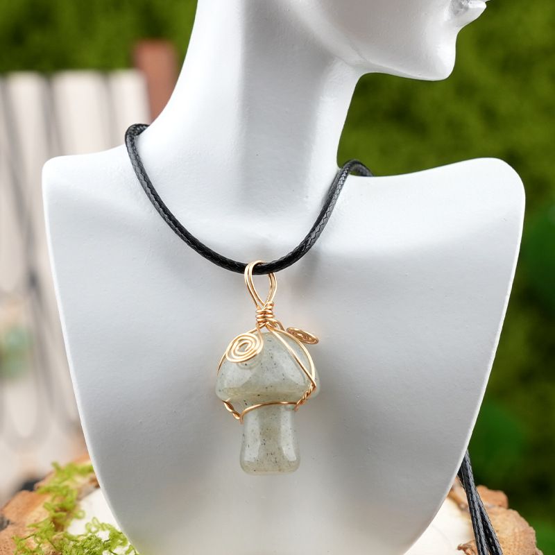Pingente de cogumelo de cristal natural transfronteiriço de seda enrolada à mão bonito mini cogumelo DIY colar acessórios de jóias
