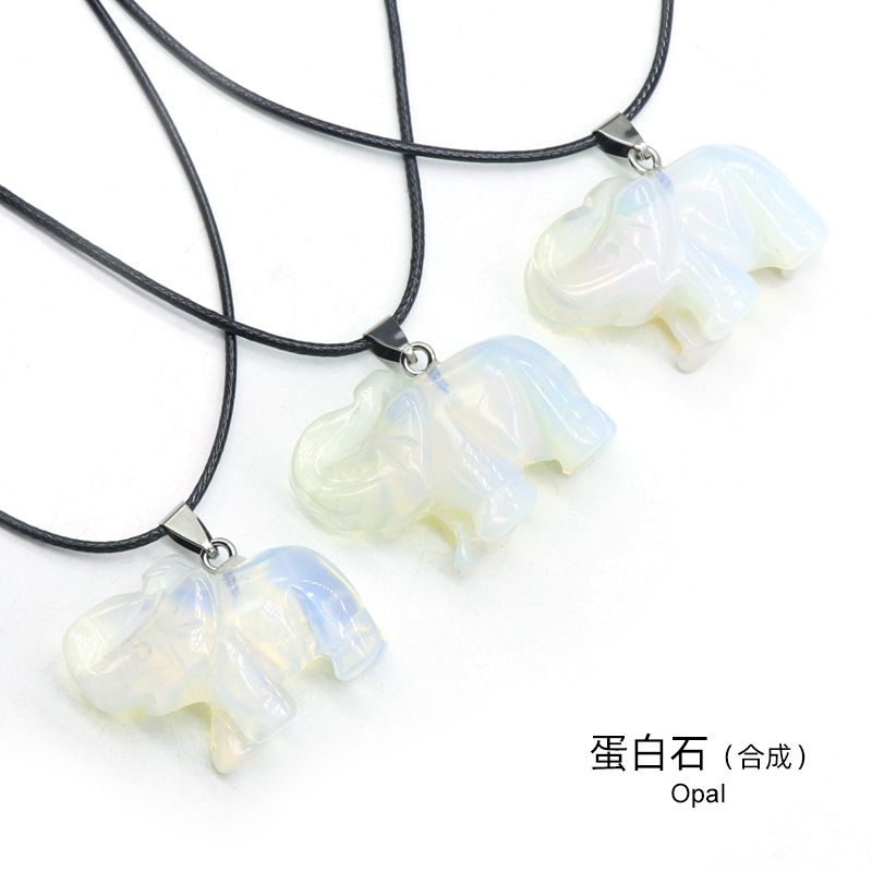 Jade de ágata de cristal, pingente de elefante esculpido, colar de corda de couro europeu e americano.