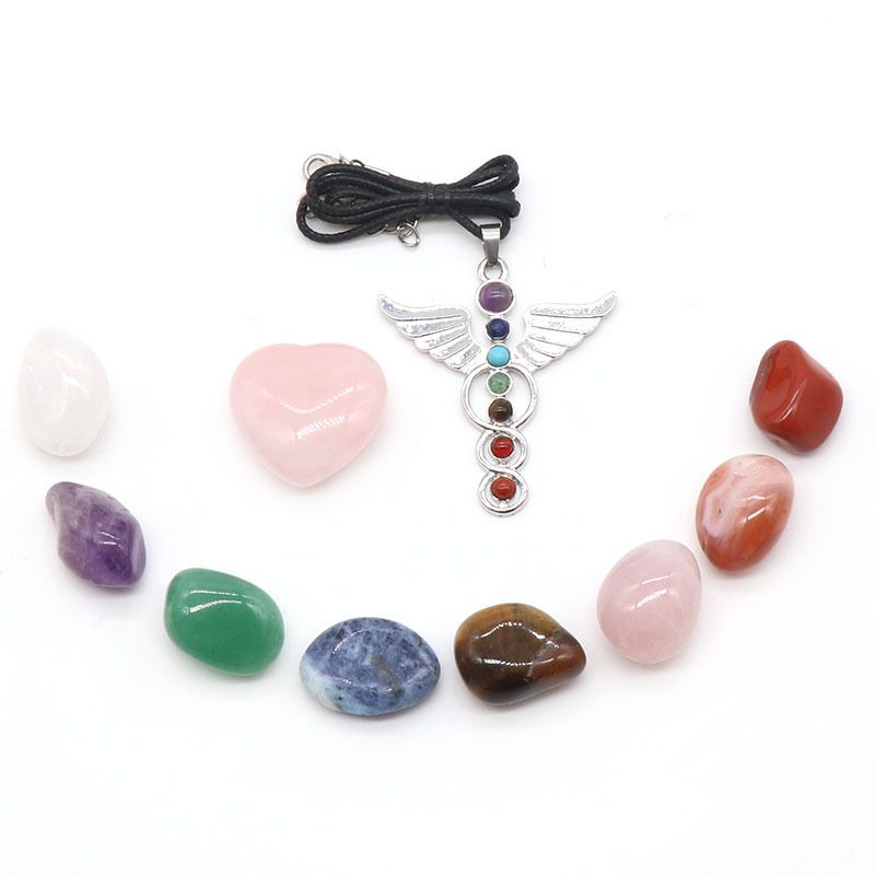 1162-Chakela amor de cristal natural pedras preciosas coloridas ornamento pequeno irregular, caixa de presente de pingente de anjo