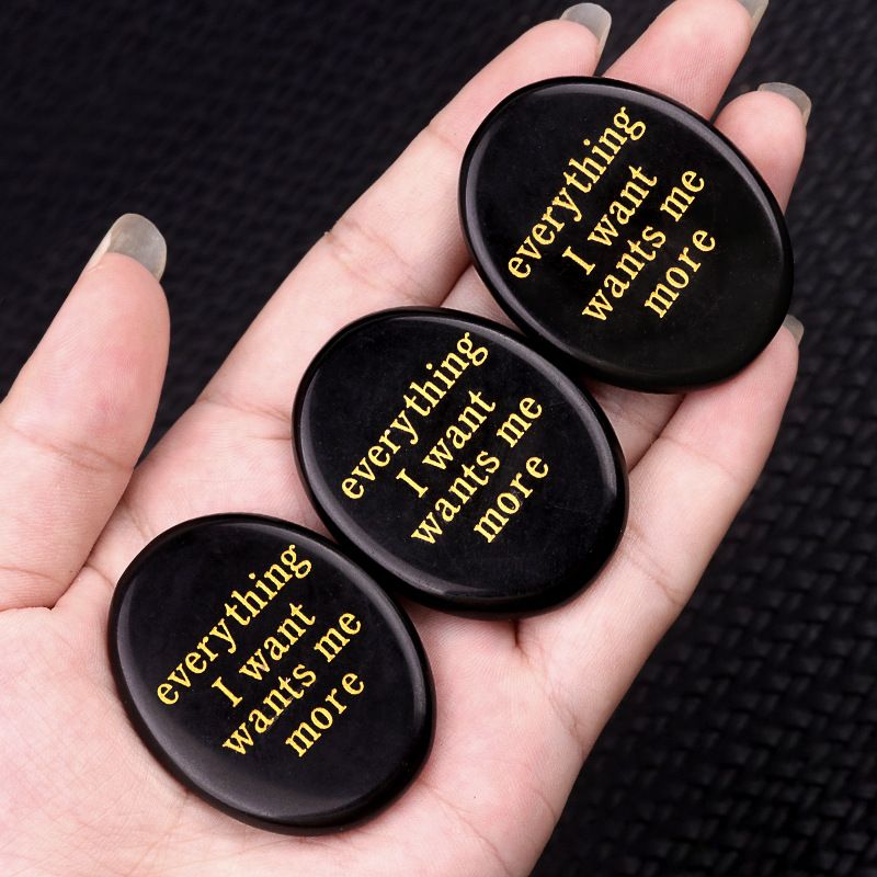 2180-Letras ovais de obsidiana para aliviar as preocupações Pedra da palma Pedra do polegar do poder Jogue adesivo de geladeira DIY Aromaterapia de carro
