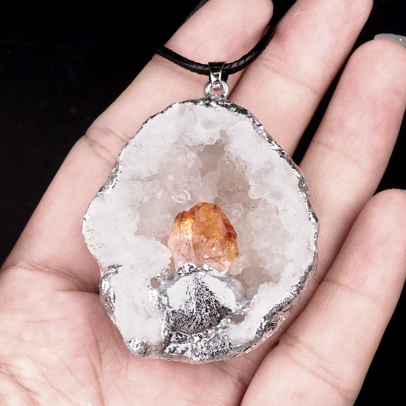 2032-Furo de cristal de ĂĄgata cortado incrustado com pingente de ametista, incrustado em fatias com colar de borda de pedra de cristal