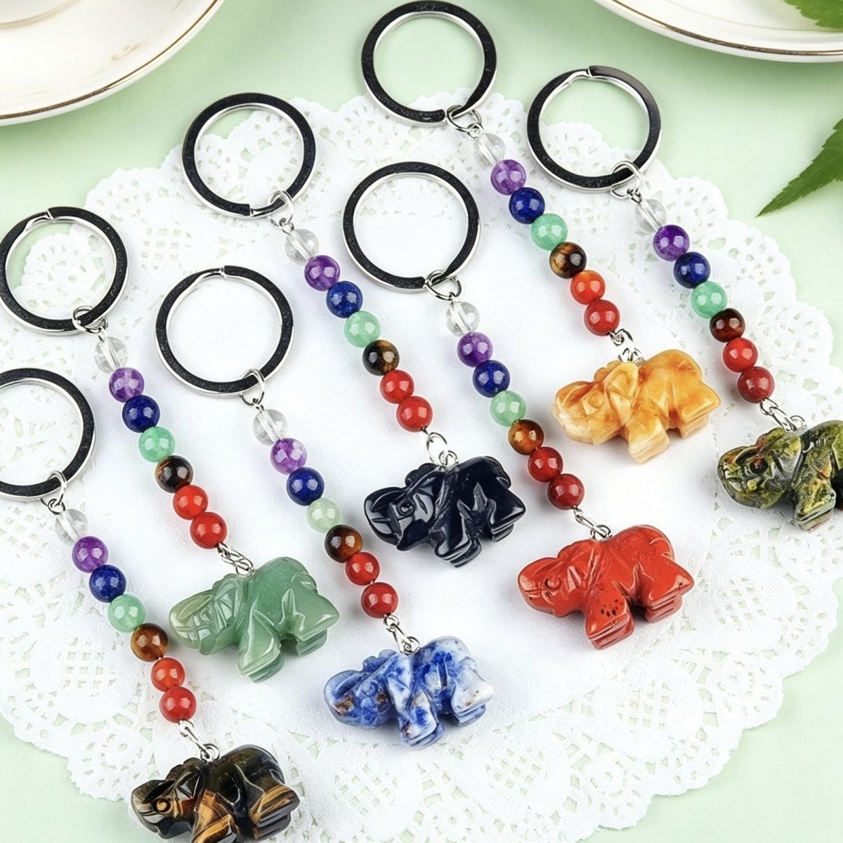 Chaveiro de elefante de pedra de cristal colorido, pingente de jóias de chakra, pingente de chaveiro de animal pequeno.