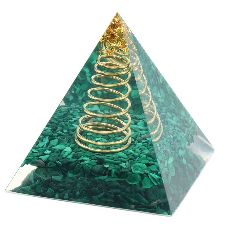 1143-6CM resina pirâmide de malaquita envolta em cascalho natural de aço de malaquita fio folha de ouro ornamento pirâmide