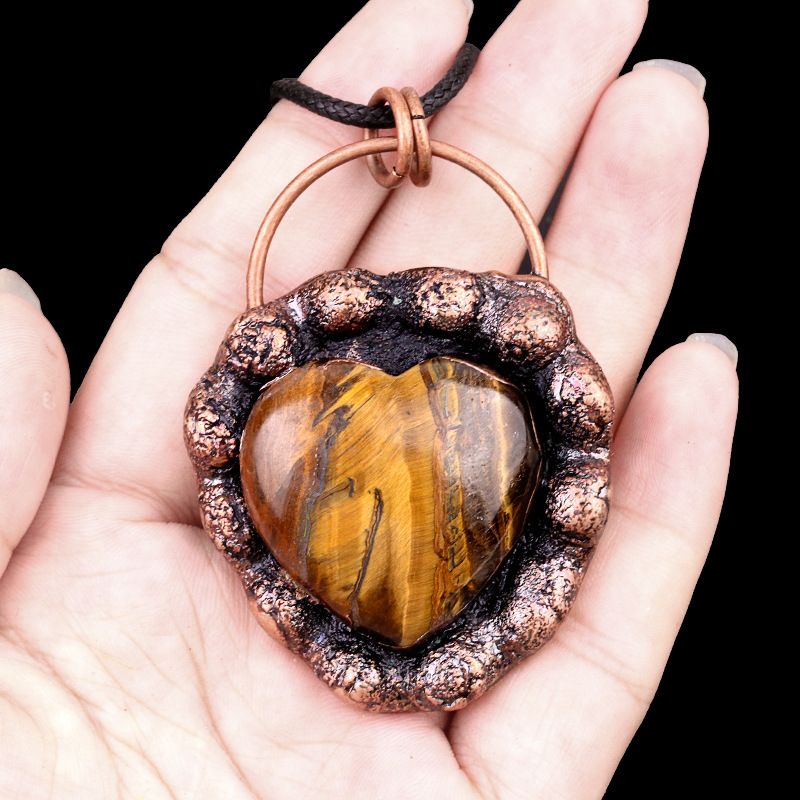 2043-Pingente de amor retrô transfronteiriço de ametista, olho de tigre Dongling jade em forma de coração bronze amorfo Colar europeu e americano