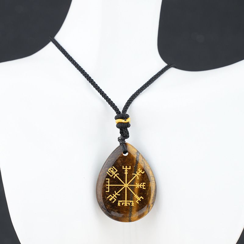 Colar de runa viking de pedra natural de venda quente em forma de gota de água retro pedra natural com letras jateadas de areia pingente de runa