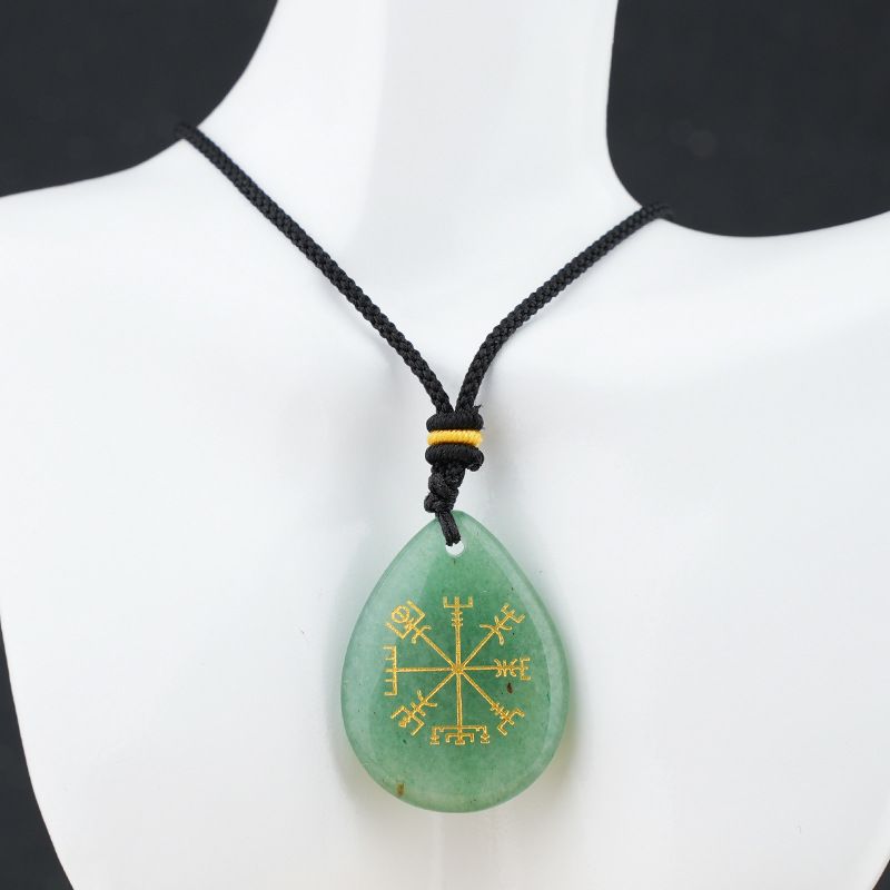 Colar de runa viking de pedra natural de venda quente em forma de gota de água retro pedra natural com letras jateadas de areia pingente de runa