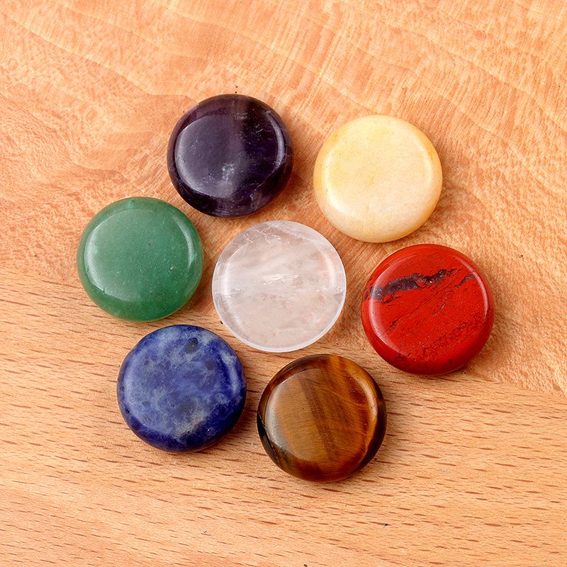 Conjunto de 1631-7 peças, pedra de cristal natural de sete cores, símbolo de reiki de disco de pedra de ioga com sete veias