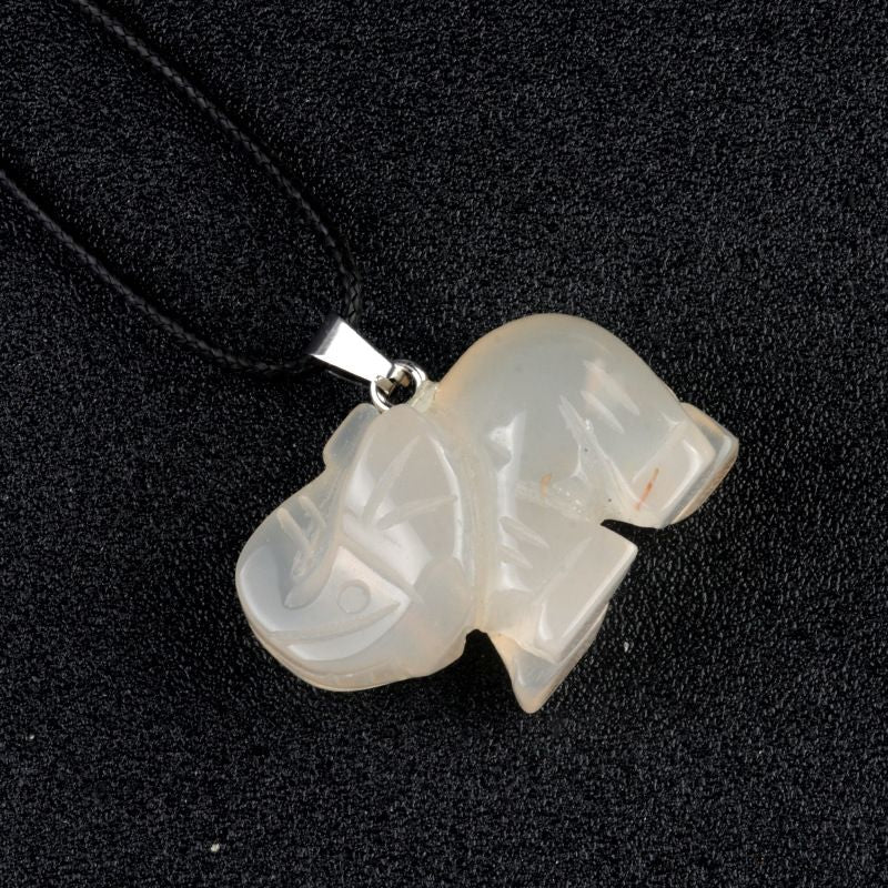 Jade de ágata de cristal, pingente de elefante esculpido, colar de corda de couro europeu e americano.