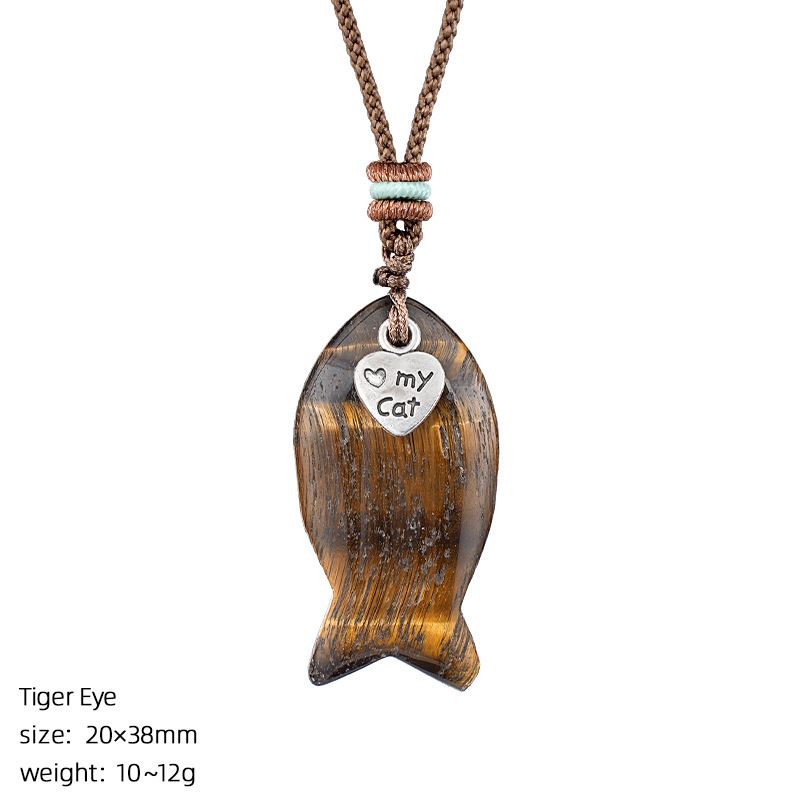 Pingente de peixe pequeno de cristal natural de 38Mm, corrente de suéter versátil de nicho retrô, pingente de peixe pequeno gravado em pedra semipreciosa.