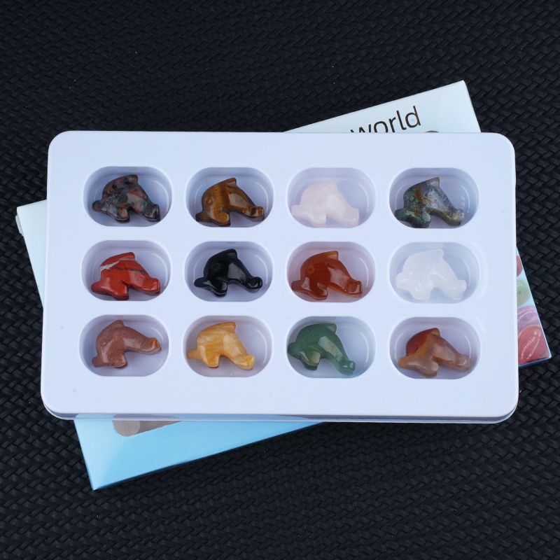 12 caixas de cor 1 polegada gravado cristal ágata jade golfinho animal ornamento conjunto de artesanato