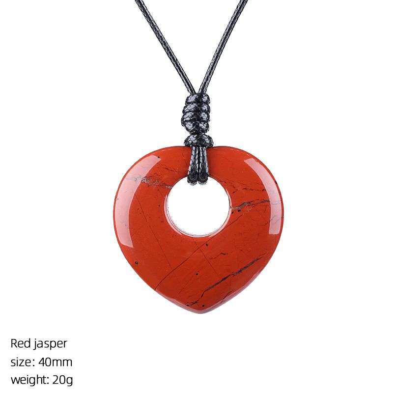 2442 Colar de amor de pedra natural de 40Mm, pingente de cristal natural ajustável tecido à mão retrô gravado em pedra áspera em forma de coração.