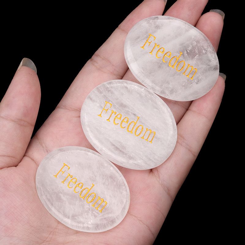 2182-Freedom Letras de cristal branco para aliviar as preocupações Pedra do polegar DIY adesivo de geladeira Tabuletas de aromaterapia para carro