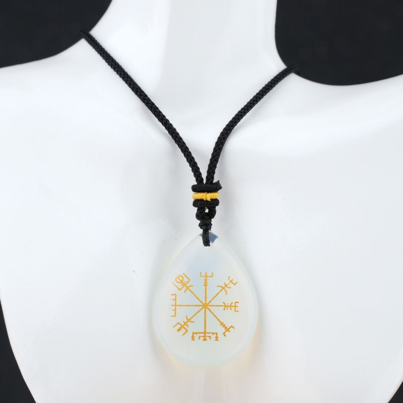 Colar de runa viking de pedra natural de venda quente em forma de gota de água retro pedra natural com letras jateadas de areia pingente de runa