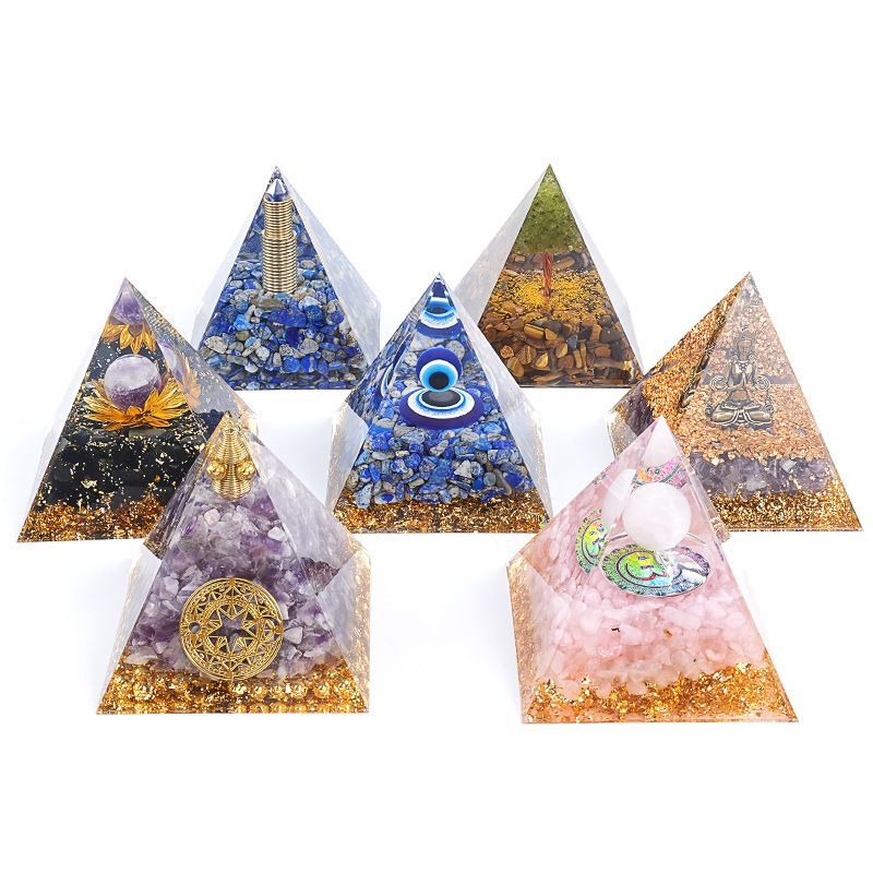 Pirâmide de cristal natural de 8cm Casa criativa europeia e americana Ornamento de mesa Yoga Resina de meditação Pirâmide de epóxi