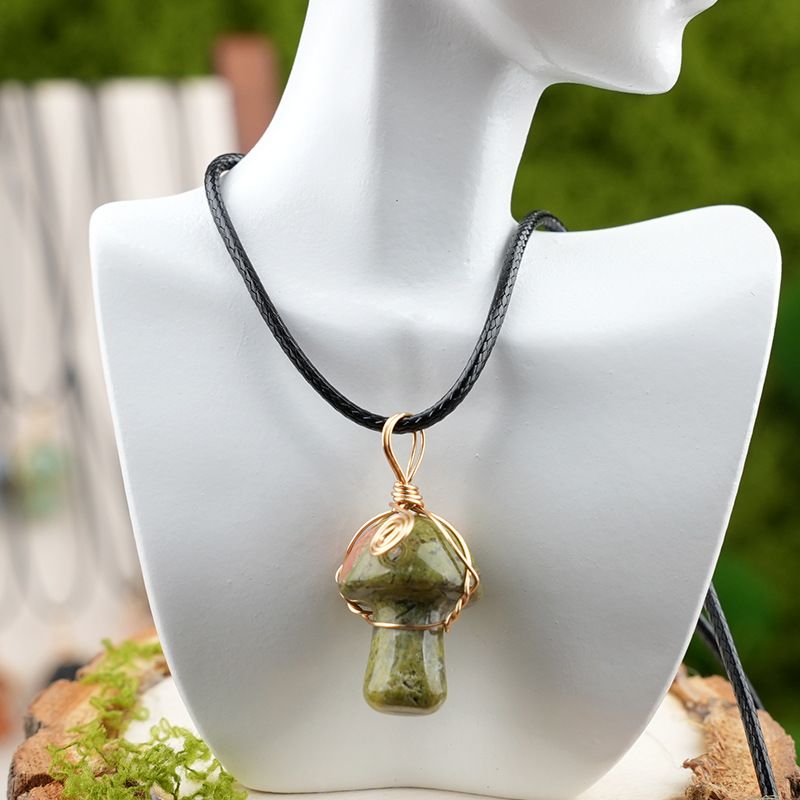 Pingente de cogumelo de cristal natural transfronteiriço de seda enrolada à mão bonito mini cogumelo DIY colar acessórios de jóias