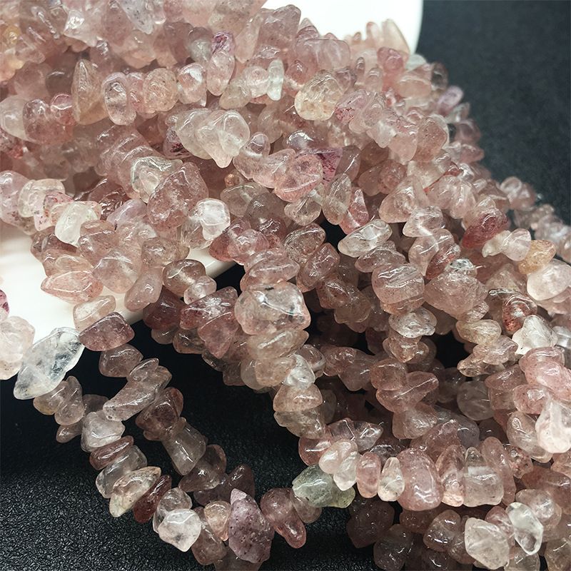 57-Trabalho de cascalho amorfo de cristal de morango em andamento Contas soltas contas feitas à mão DIY acessórios de jóias de cascalho