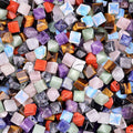 2088-Venda quente transfronteiriça cristal natural pedra semipreciosa 10mm pirâmide buraco reto DIY colar pulseira de jóias