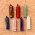 1629-Sete veios coluna hexagonal pontiaguda simples 7 pcs um pacote de pedra de cristal natural 32mm conjunto de coluna hexagonal de pedra colorida