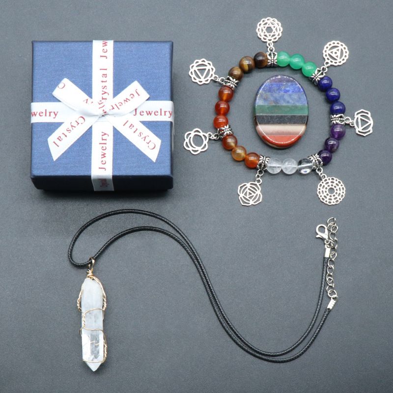 1520-Conjunto de chakra de cristal natural Pulseira colorida Pingente de enrolamento de pedra áspera de cristal branco, ornamento de pedra colorido