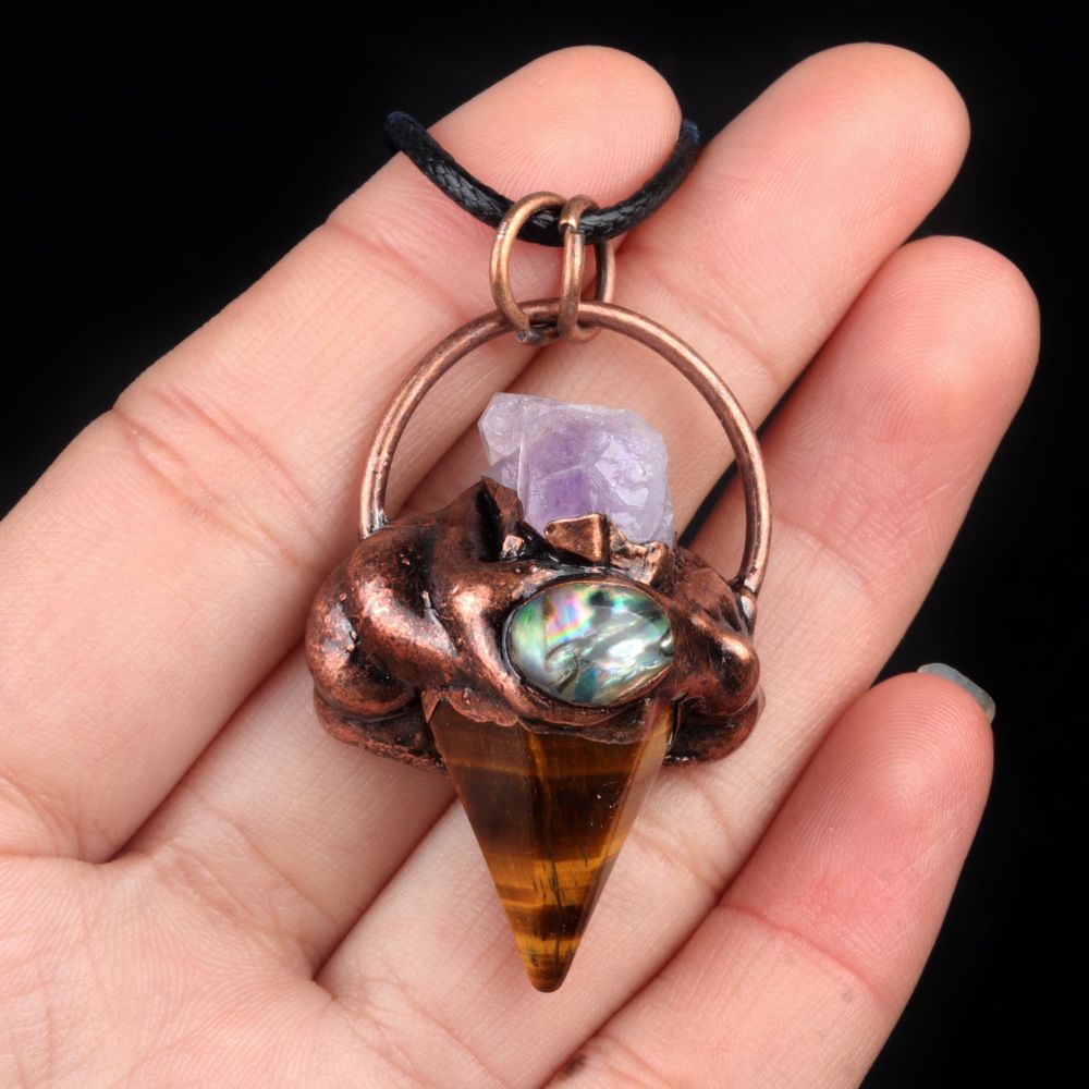 1775-Cristal pedra semi-preciosa coluna hexagonal furador pingente estilo retro incrustado com pedra áspera colar de bronze concha de abalone