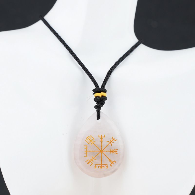 Colar de runa viking de pedra natural de venda quente em forma de gota de água retro pedra natural com letras jateadas de areia pingente de runa