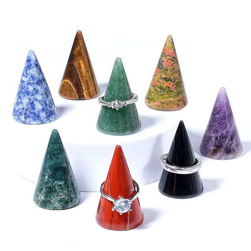 Suporte de anel de pedra de cristal natural Gravura em pedra áspera simples Suporte de exibição de anel de pedra semipreciosa cônica polida