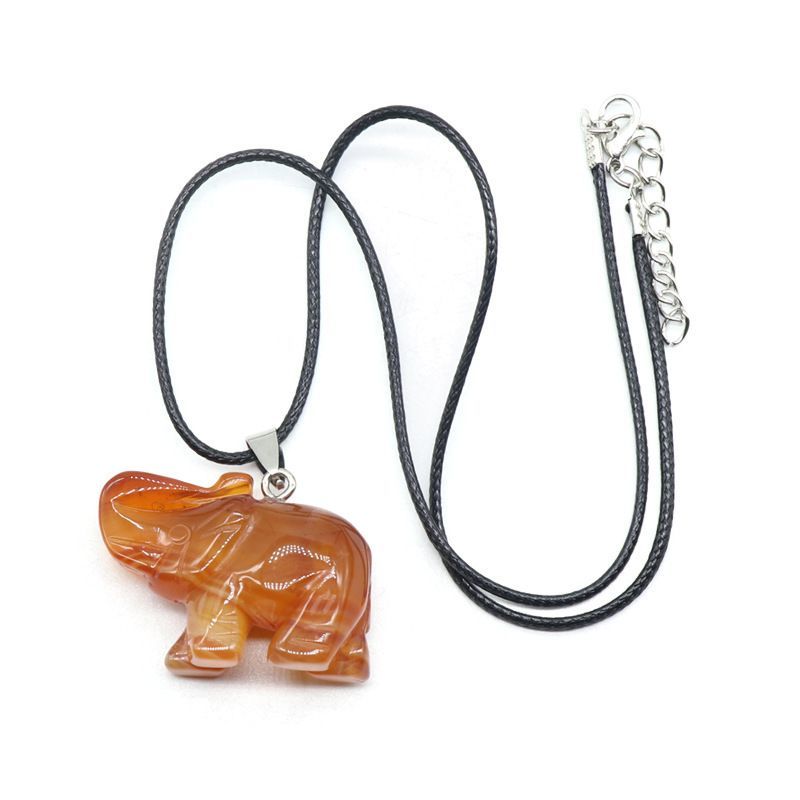Jade de ágata de cristal, pingente de elefante esculpido, colar de corda de couro europeu e americano.