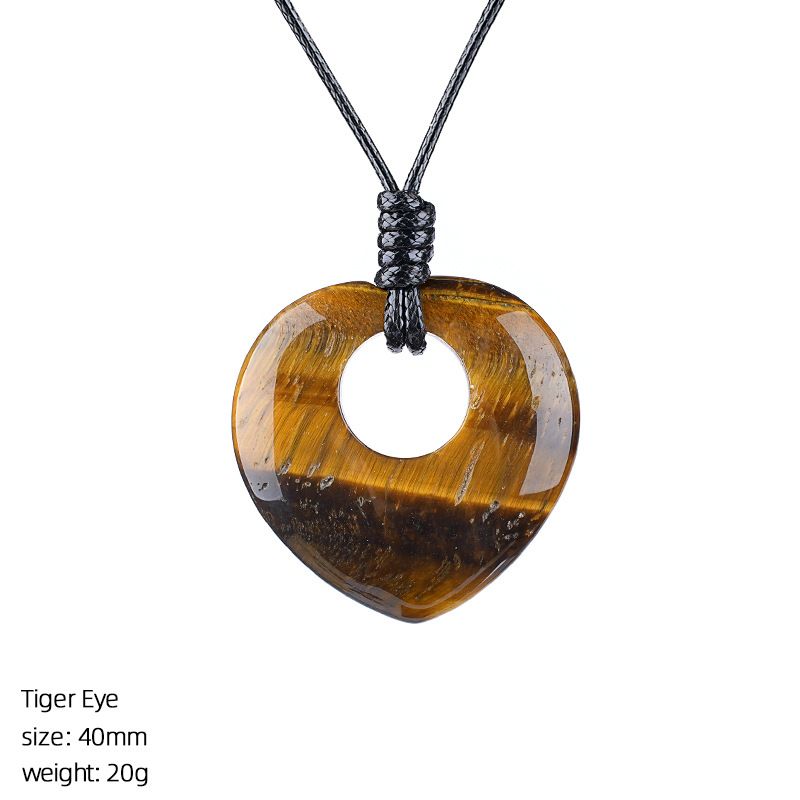 2442 Colar de amor de pedra natural de 40Mm, pingente de cristal natural ajustável tecido à mão retrô gravado em pedra áspera em forma de coração.