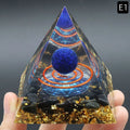 1322-6CM ornamento de pirâmide de bola de cristal natural, anel de pirâmide de folha de ouro envolto em resina