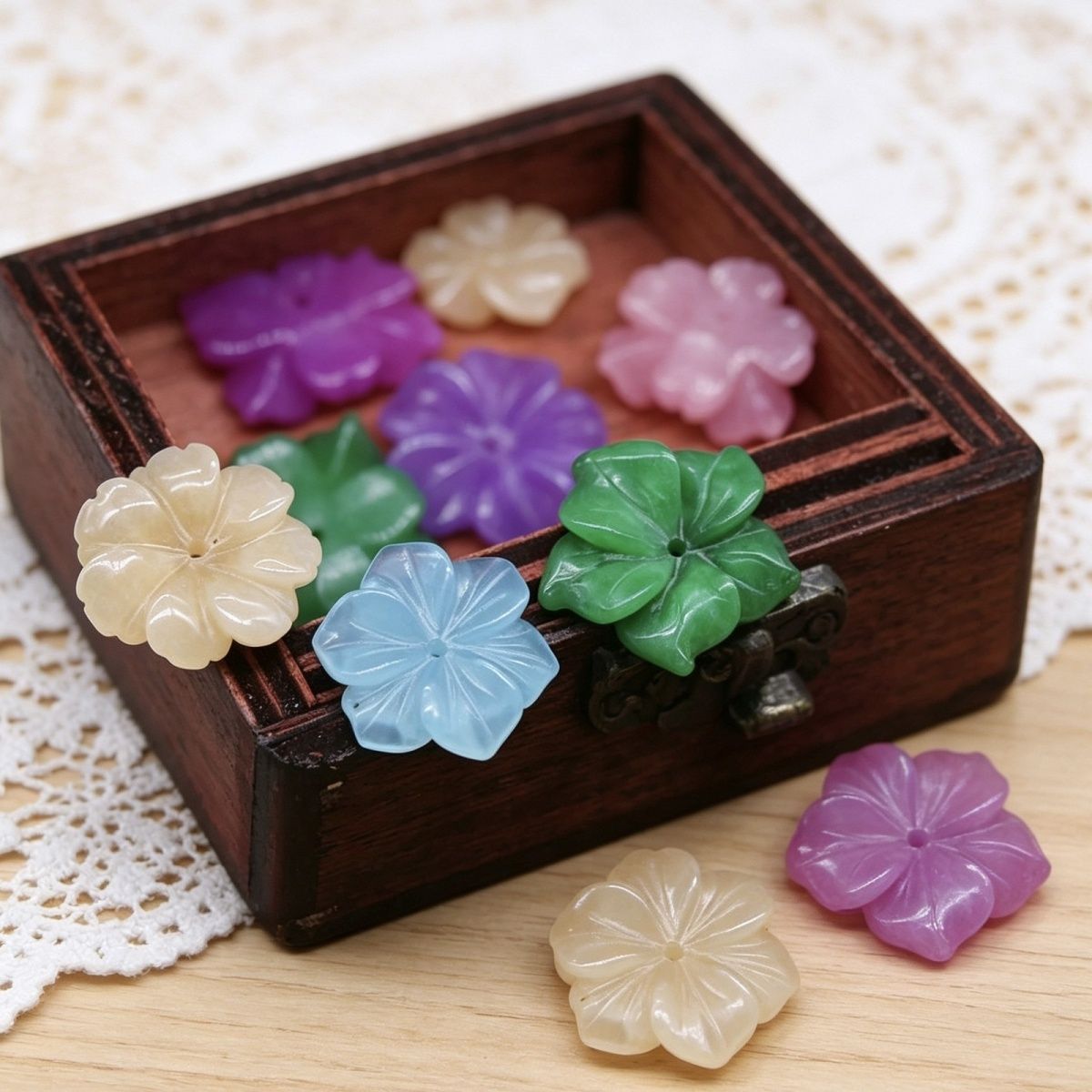 Pétalas de flores gravadas em jade colorido DIY jóias artesanais materiais antigos, gancho de cabelo gancho de cabelo andando acessórios materiais