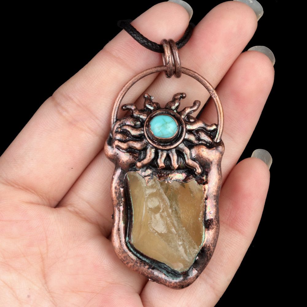 1913-Pingente de pedra áspera de cristal natural turquesa incrustada no sol, colar de bronze retrô de jade de cristal