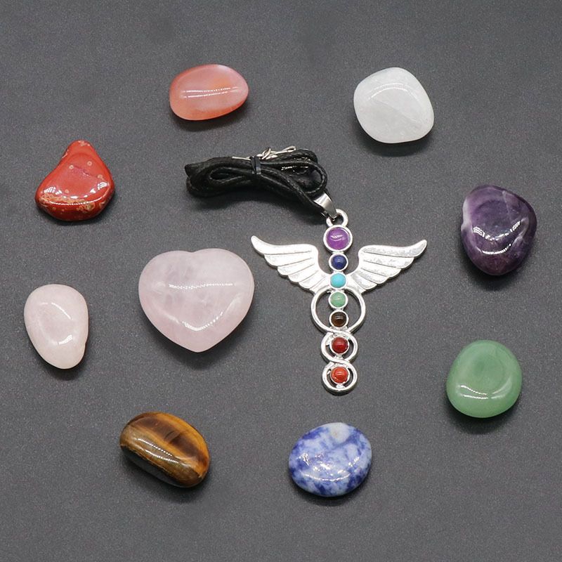 1162-Chakela amor de cristal natural pedras preciosas coloridas ornamento pequeno irregular, caixa de presente de pingente de anjo