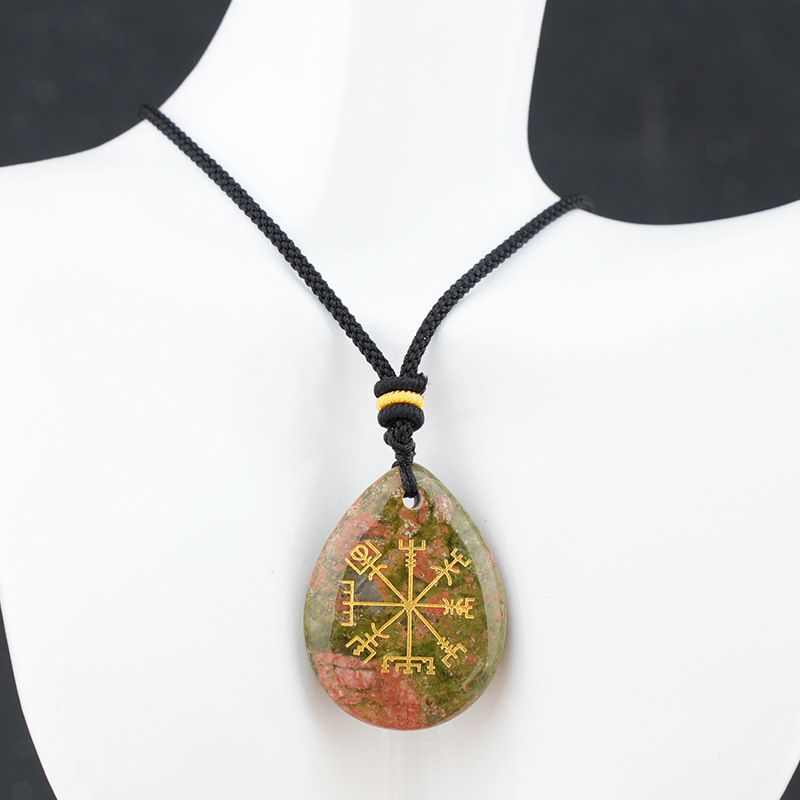 Colar de runa viking de pedra natural de venda quente em forma de gota de água retro pedra natural com letras jateadas de areia pingente de runa