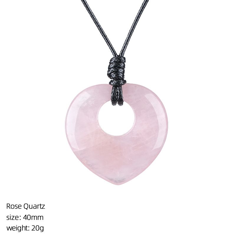2442 Colar de amor de pedra natural de 40Mm, pingente de cristal natural ajustável tecido à mão retrô gravado em pedra áspera em forma de coração.