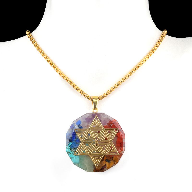 Colar de resina de cascalho de cristal colorido natural 2311 45 tipos de pingente de envoltório de pedra de cristal epóxi hexagonal