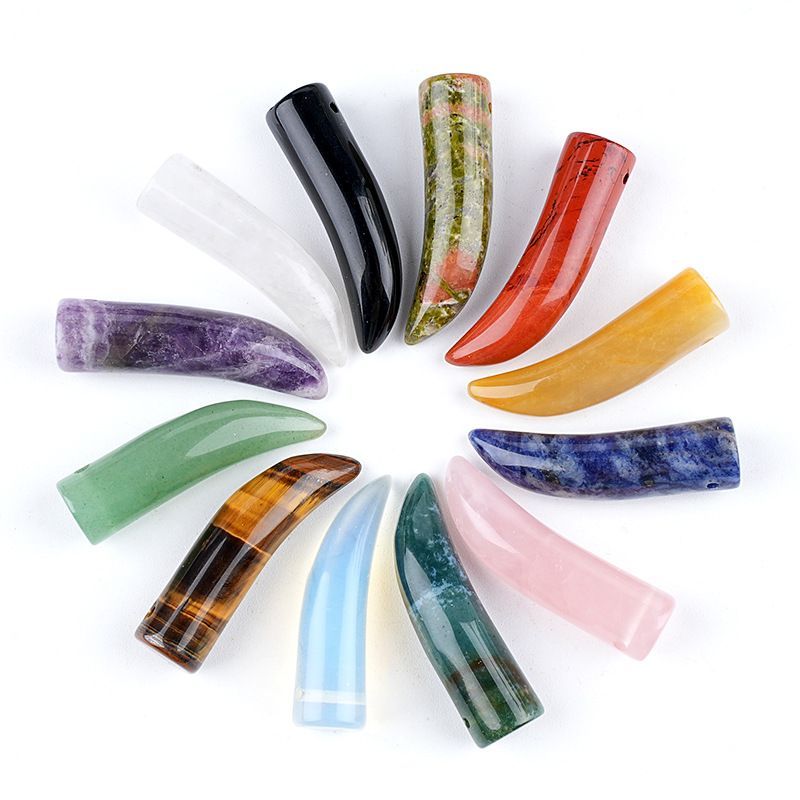 Pingente de chifre de cristal natural, colar retro de chifre de bezerro DIY com buraco, acessórios de colar de pimenta de pedra áspera.