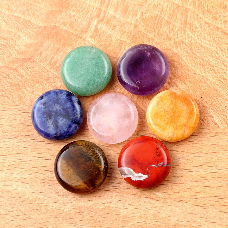Conjunto de 1631-7 peças, pedra de cristal natural de sete cores, símbolo de reiki de disco de pedra de ioga com sete veias