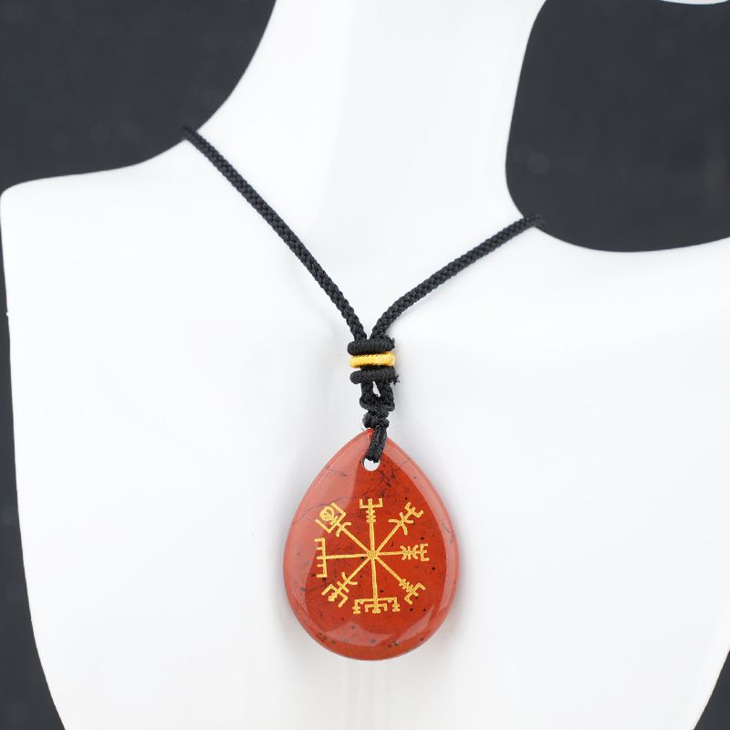 Colar de runa viking de pedra natural de venda quente em forma de gota de água retro pedra natural com letras jateadas de areia pingente de runa