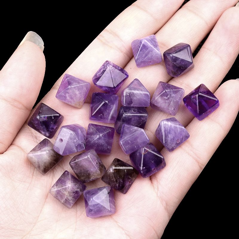 2088-Venda quente transfronteiriça cristal natural pedra semipreciosa 10mm pirâmide buraco reto DIY colar pulseira de jóias