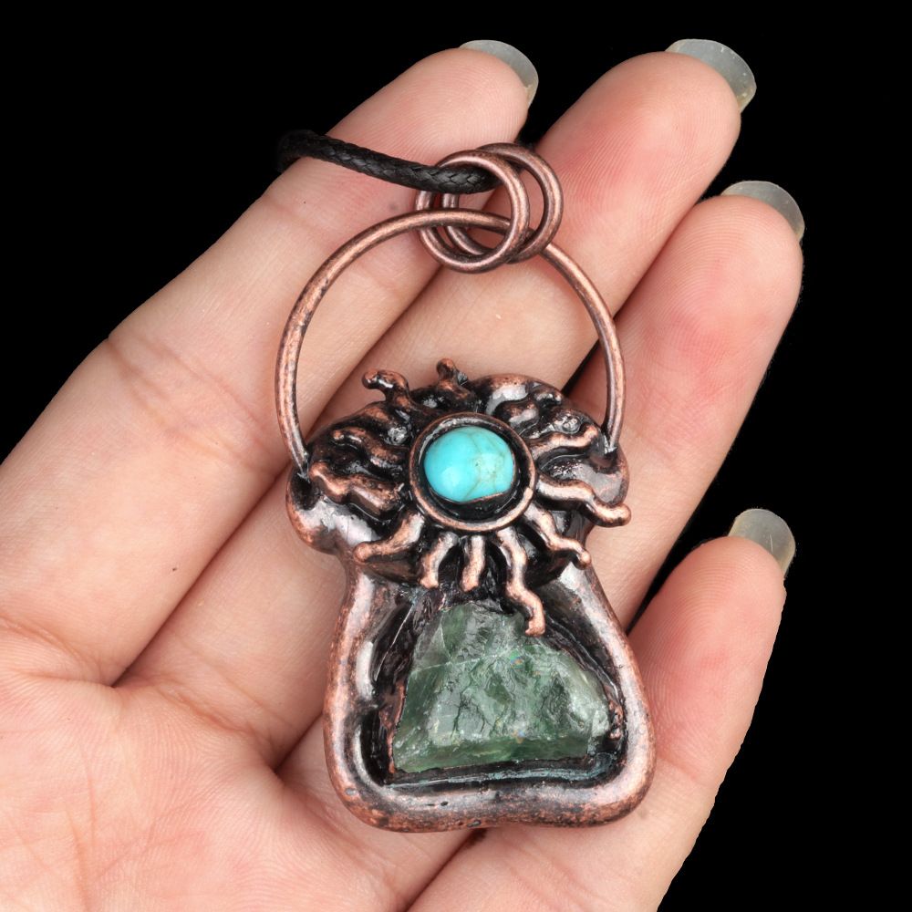 1913-Pingente de pedra áspera de cristal natural turquesa incrustada no sol, colar de bronze retrô de jade de cristal