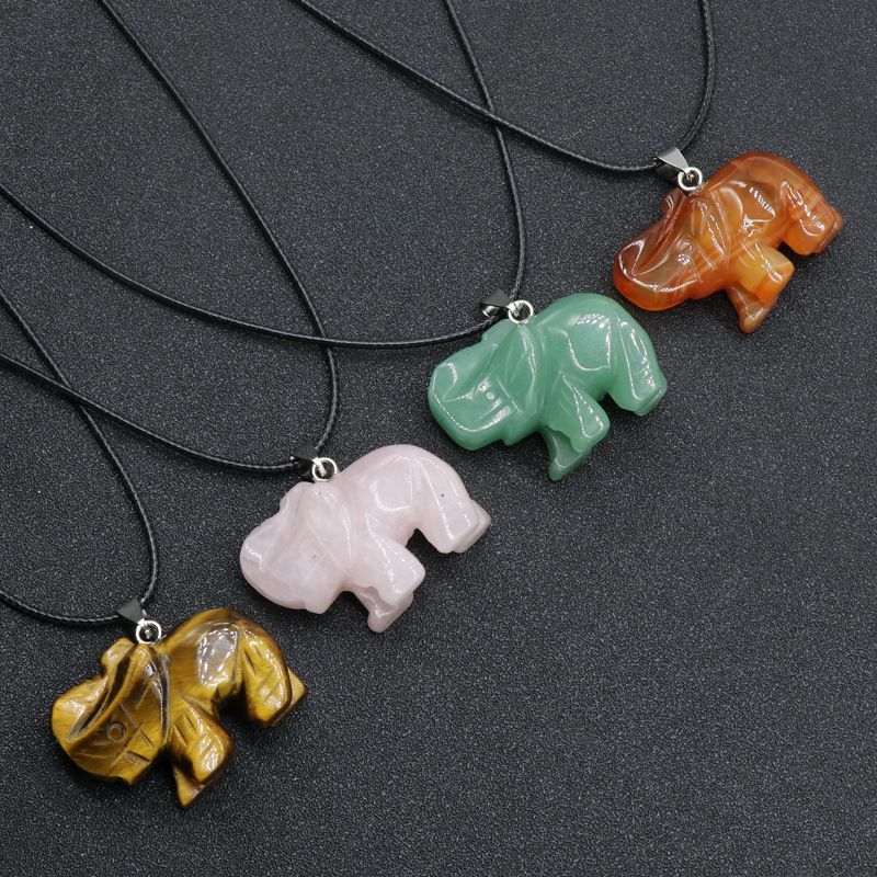 Jade de ágata de cristal, pingente de elefante esculpido, colar de corda de couro europeu e americano.