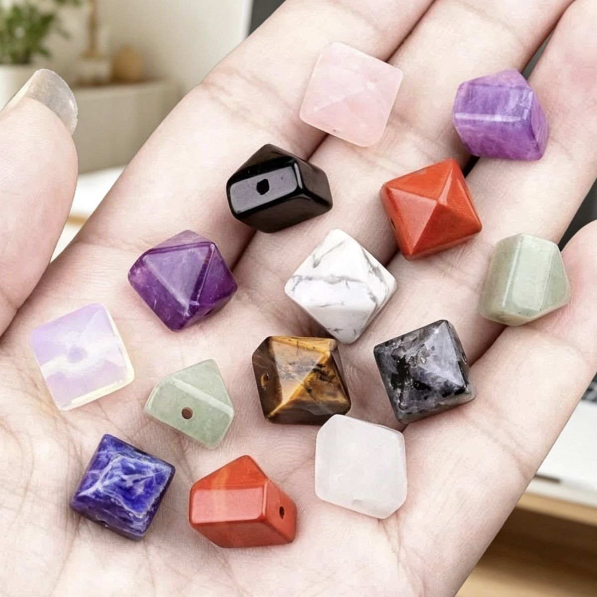 2088-Venda quente transfronteiriça cristal natural pedra semipreciosa 10mm pirâmide buraco reto DIY colar pulseira de jóias